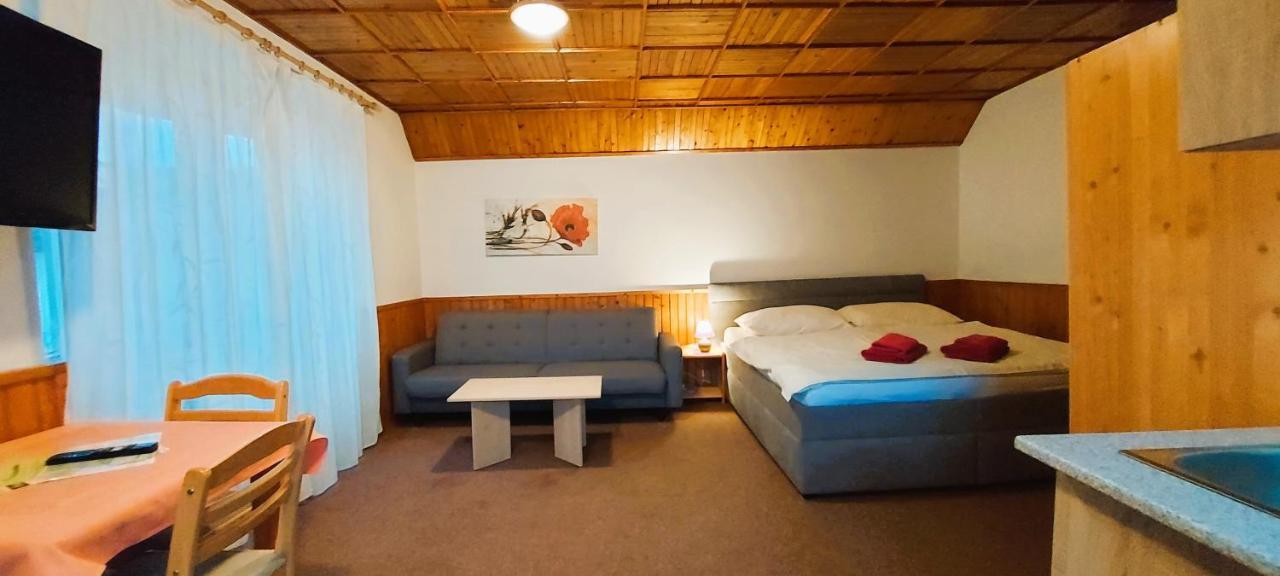 Apartment Ulrich Яблонец над Изеро Екстериор снимка